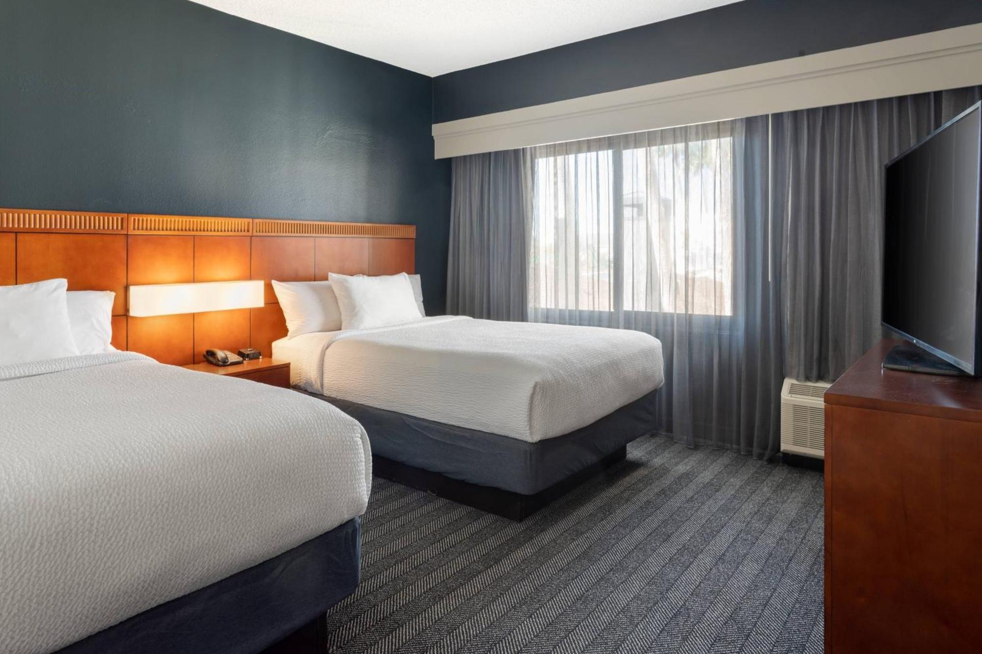 คอร์ตยาร์ด เซนต์ปีเตอร์สเบิร์ก เคลียร์วอเตอร์ Hotel ภายนอก รูปภาพ