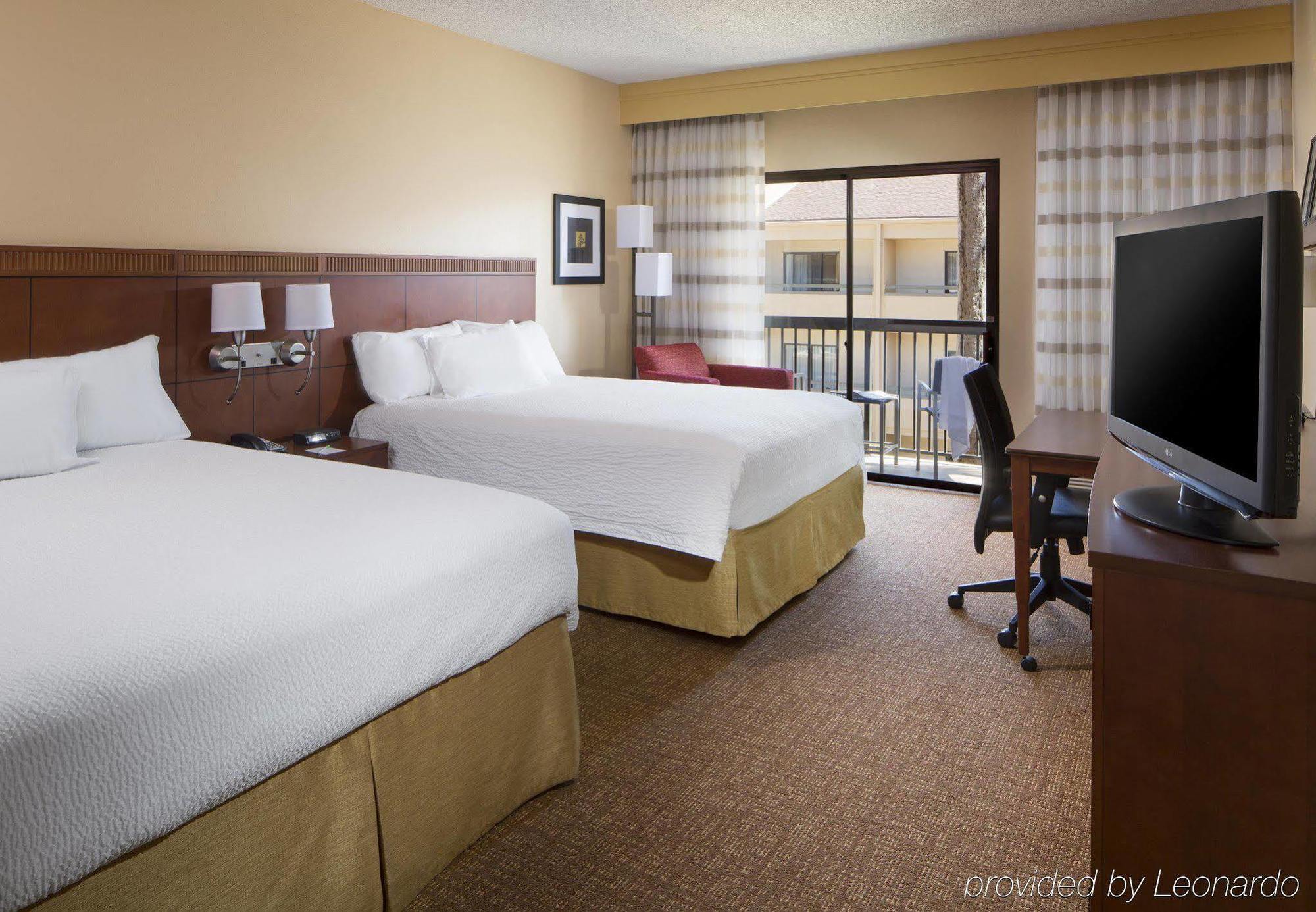 คอร์ตยาร์ด เซนต์ปีเตอร์สเบิร์ก เคลียร์วอเตอร์ Hotel ภายนอก รูปภาพ